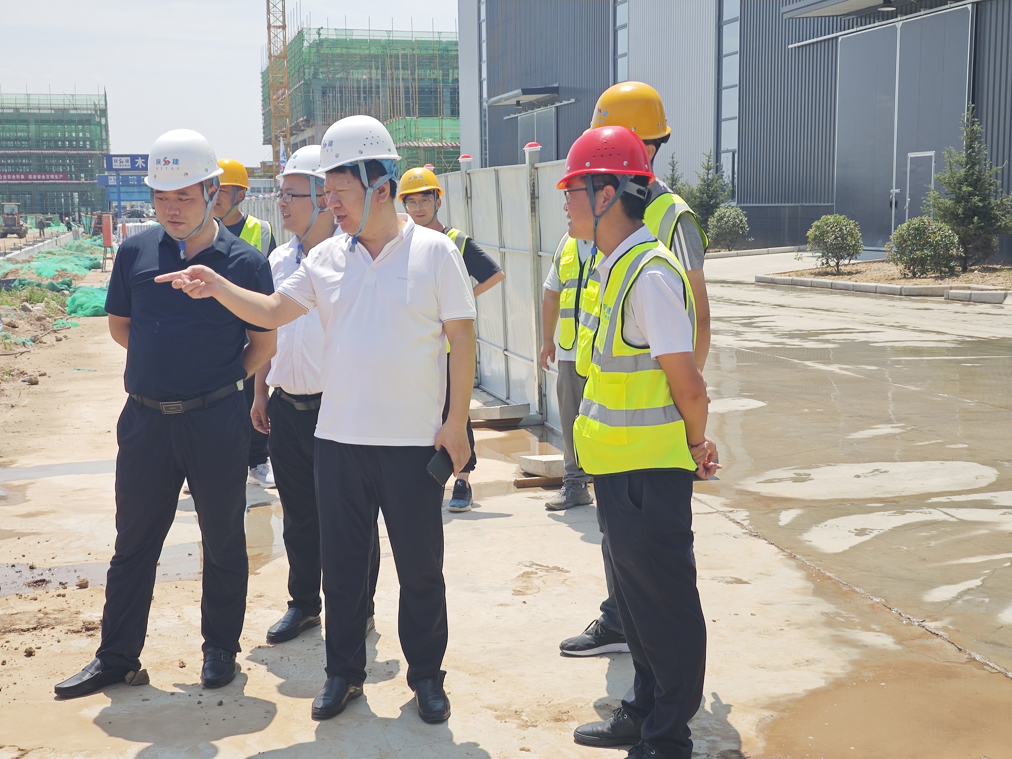 集團副總經理肖東儒檢查指導寶雞市城鐵城數控產業園項目工作